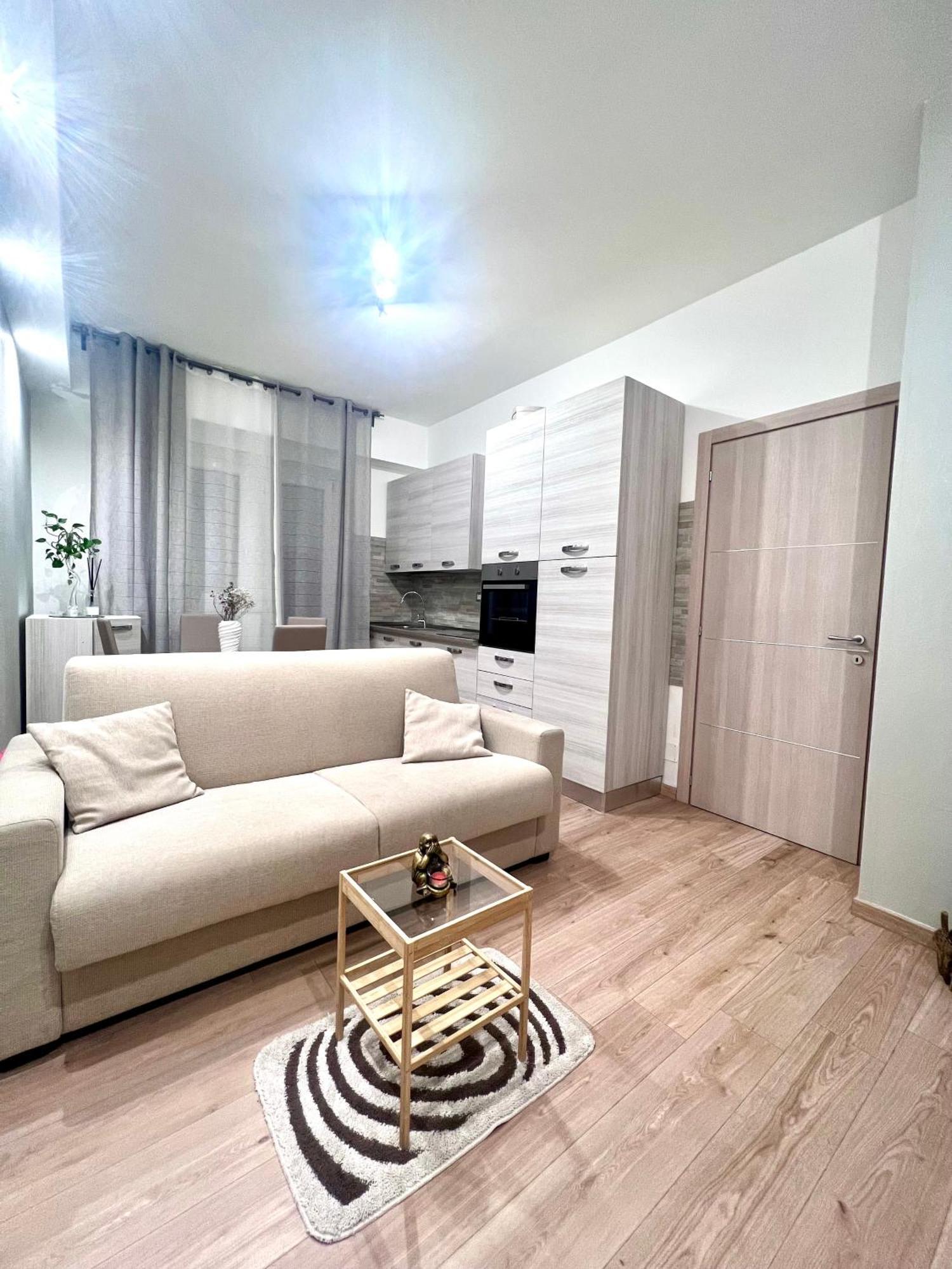Casa Vacanze Torino Con Vasca Idromassaggio エクステリア 写真